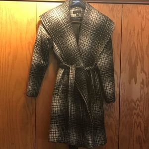 Worthington b&w wrap coat. 91% wool!
